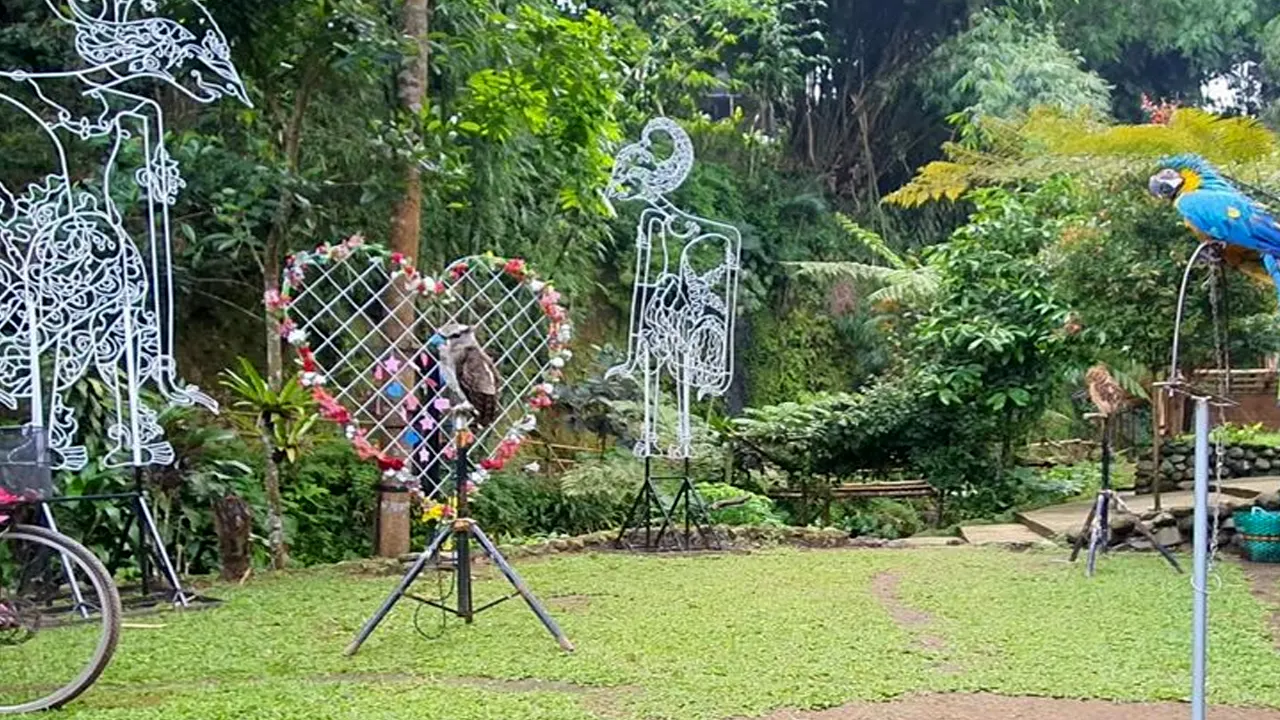 Bertemu Lebih dari 20 Jenis Satwa di Taman Satwa Kemuning