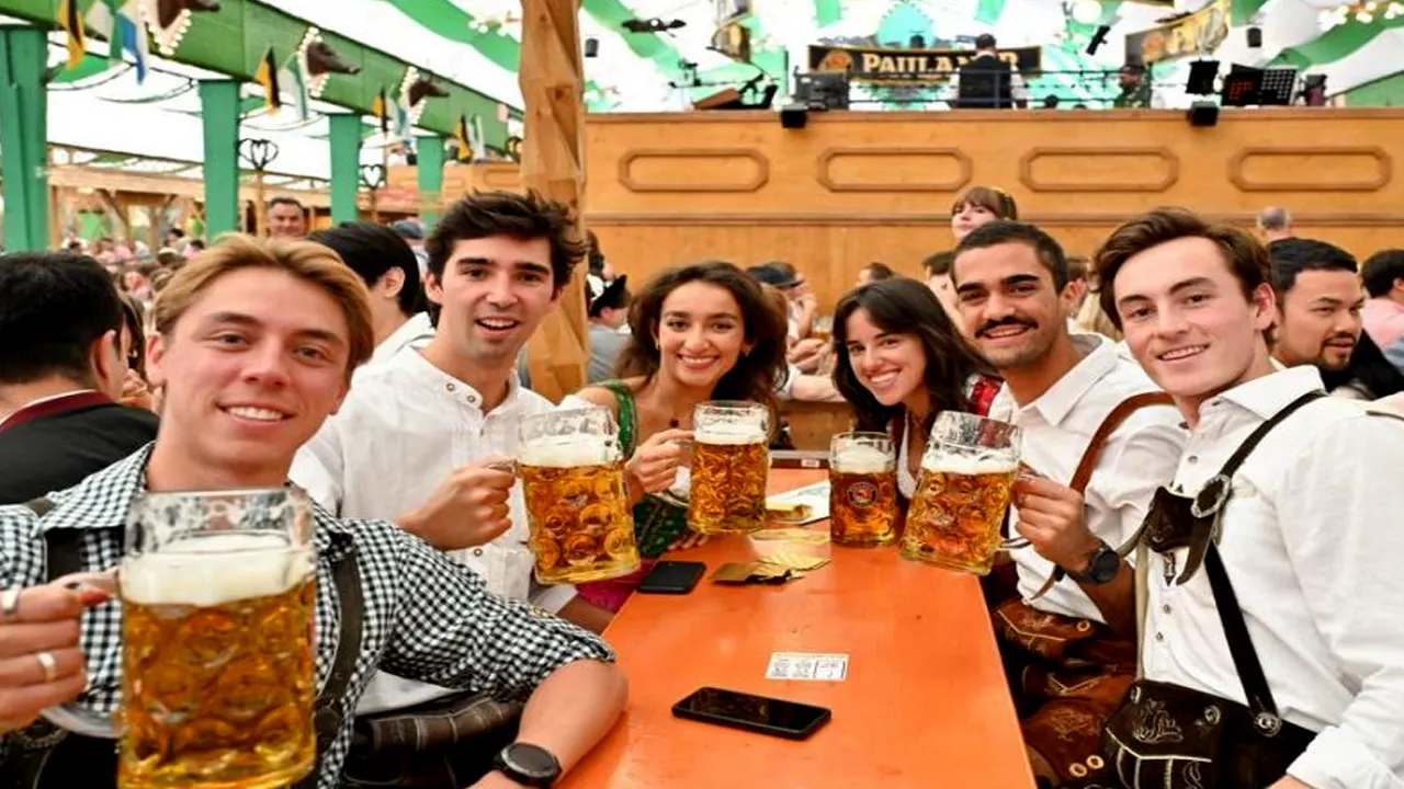 Harga Bir di Jerman Naik Saat Perayaan Oktoberfest