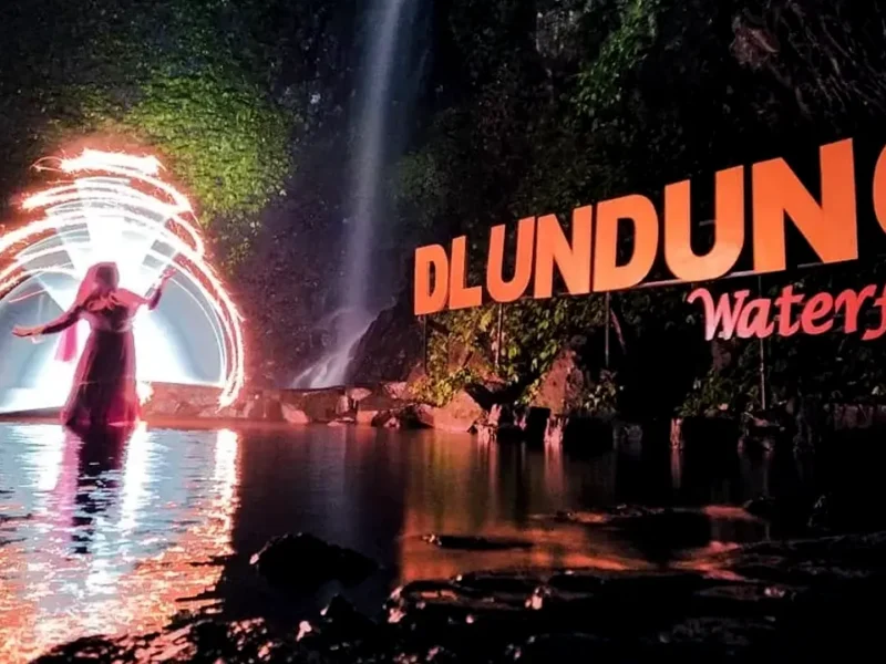 Air Terjun Dlundung Tempat Wisata Tenang dan Asri di Mojokerto