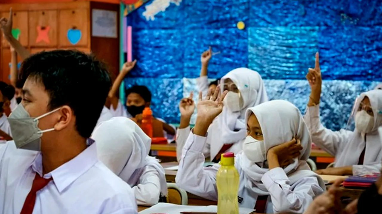 Kebut Revisi Perda untuk Realisasikan Program Sekolah Gratis di Jakarta Mulai Juli 2025